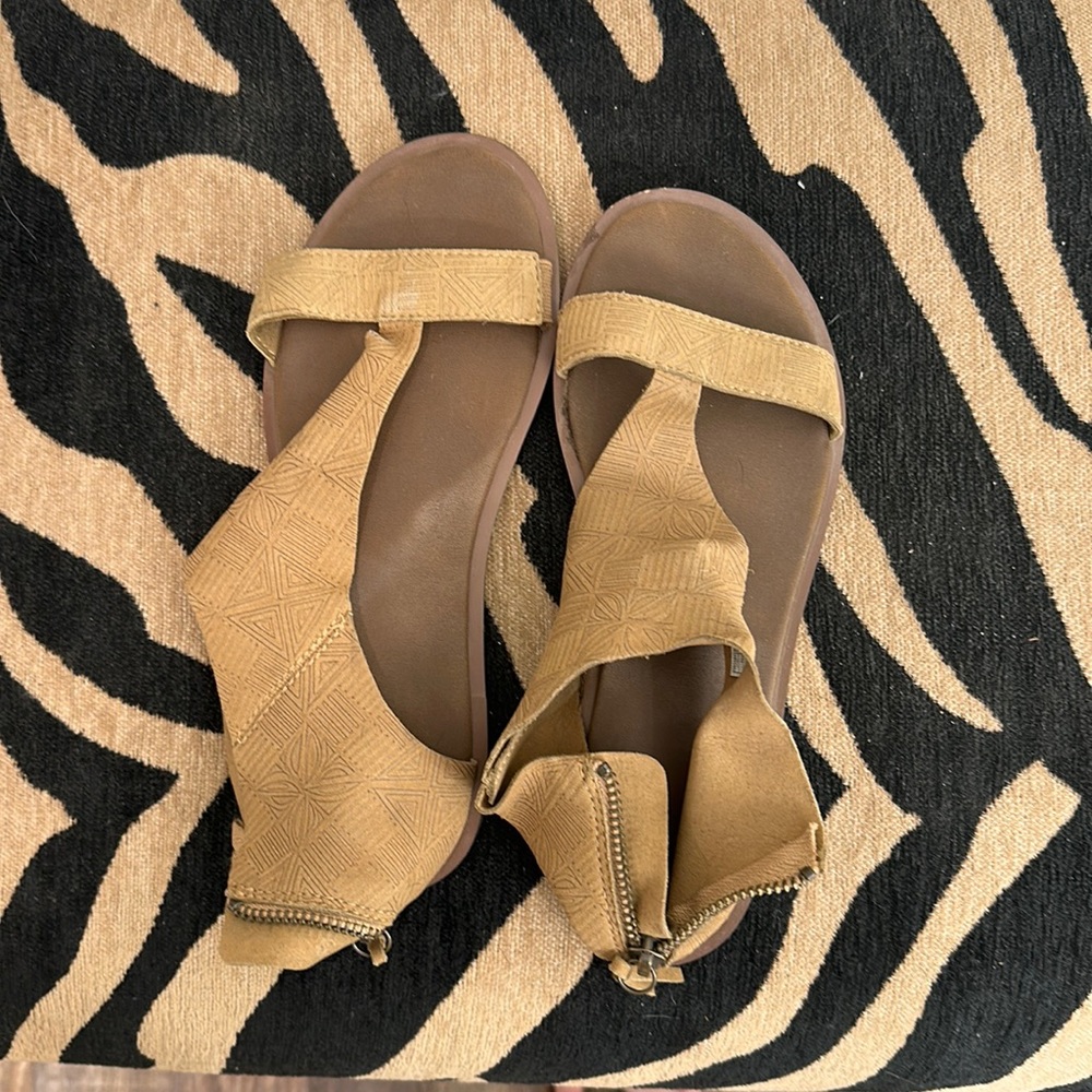 Sanuk Soft Leather Sandals